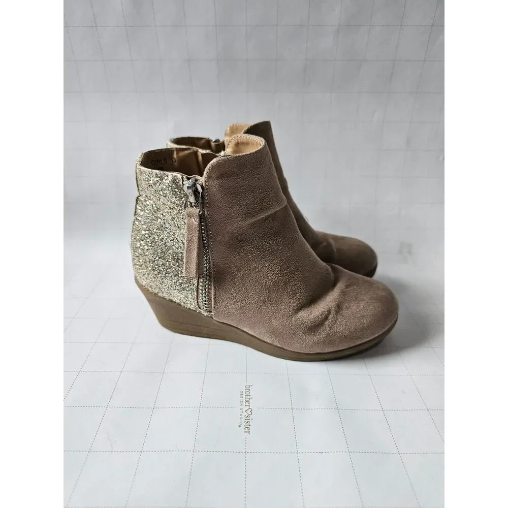 Report Girls Ankle Boots Size 13 Beige Faux Suede Gold Glitter Back